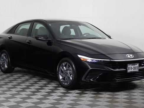 Used 2024 Hyundai Elantra SEL FWD image 3