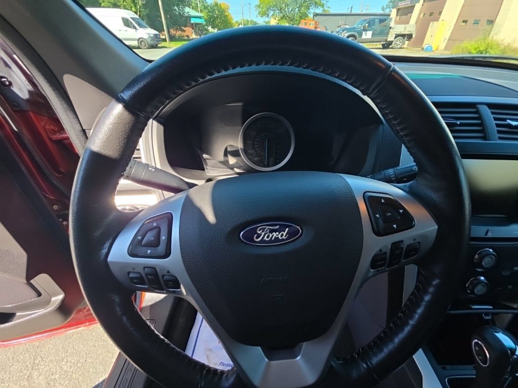 Used 2014 Ford Explorer XLT w/ Equipment Group 202A AWD/4WD image 14