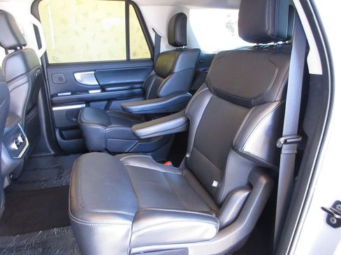 Used 2025 Ford Expedition Max Platinum w/ Driver's Package AWD/4WD image 23