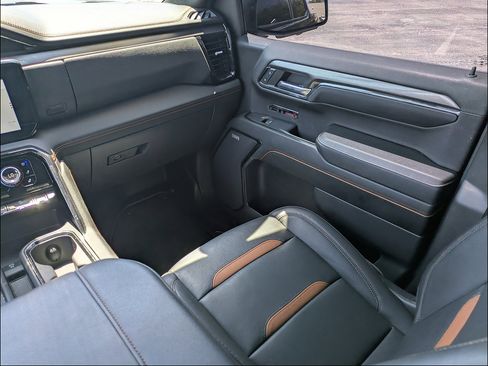 Used 2024 GMC Sierra 1500 AT4 w/ Technology Package AWD/4WD image 19