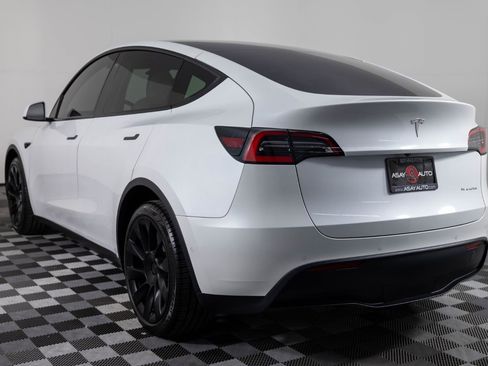 Used 2021 Tesla Model Y Long Range image 5