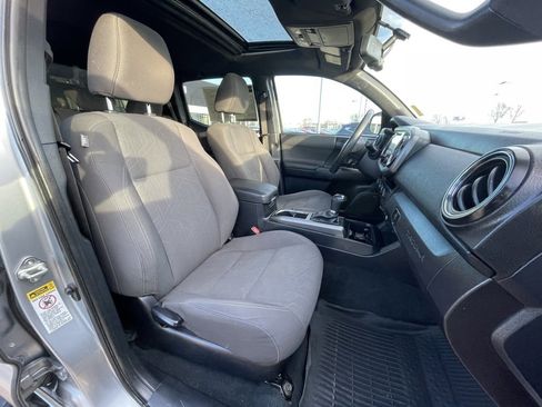 Used 2017 Toyota Tacoma SR image 30