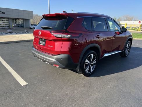 Used 2023 Nissan Rogue SL image 3