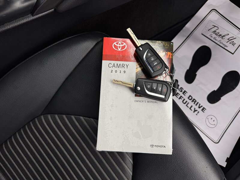 Used 2019 Toyota Camry SE FWD image 33