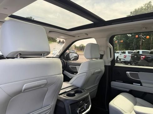 Used 2025 Ford Expedition Max Platinum w/ Platinum Ultimate Package AWD/4WD image 33