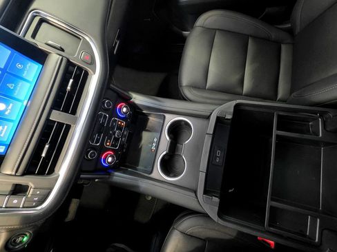 Used 2022 Chevrolet Suburban LT AWD/4WD image 38