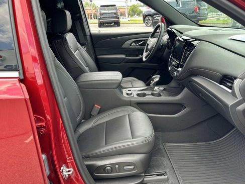 Used 2023 Chevrolet Traverse LT image 9