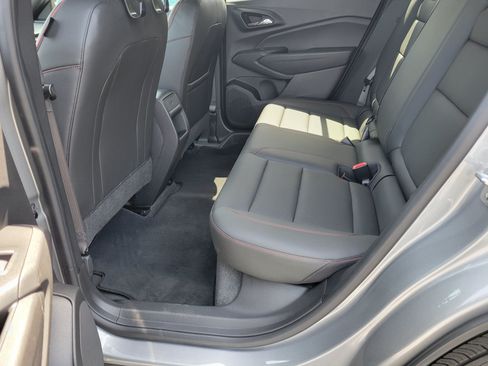 Used 2025 Chevrolet Trax RS w/ Sunroof Package FWD image 30