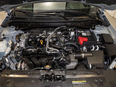 Used 2024 Nissan Altima 2.5 SV image 17