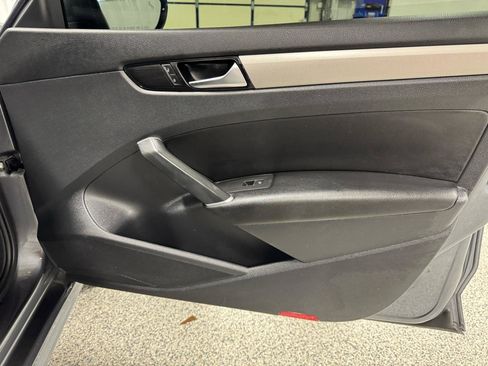 Used 2022 Volkswagen Passat 2.0T SE image 9