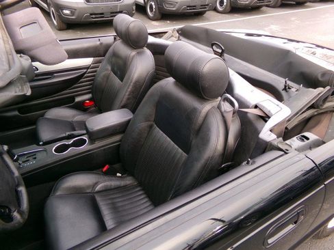 Used 2005 Ford Thunderbird Deluxe image 23