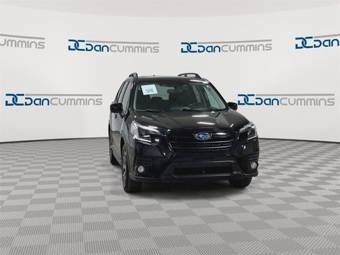 Used 2022 Subaru Forester Premium image 3
