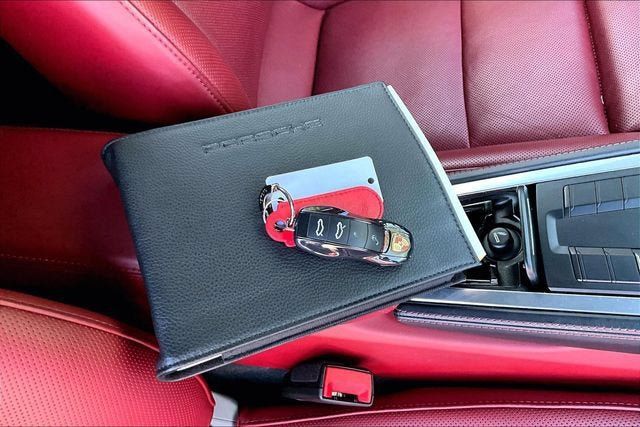 Used 2021 Porsche 718 Cayman RWD image 9