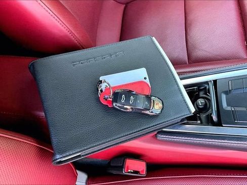 Used 2021 Porsche 718 Cayman RWD image 9