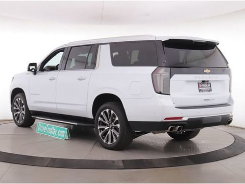 Used 2026 Chevrolet Suburban High Country w/ Sun And Tow Package AWD/4WD image 9