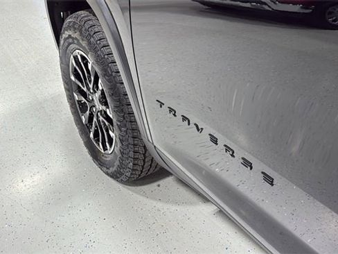 Used 2024 Chevrolet Traverse Z71 image 17
