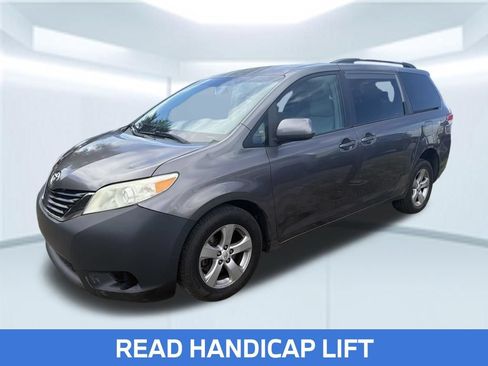 Used 2011 Toyota Sienna LE FWD image 2