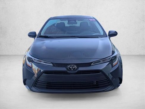 Used 2025 Toyota Corolla LE image 2