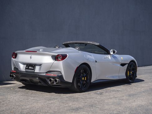 Used 2019 Ferrari Portofino image 5