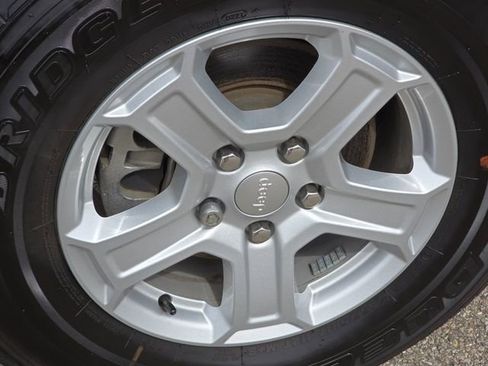 Used 2021 Jeep Gladiator Sport image 22