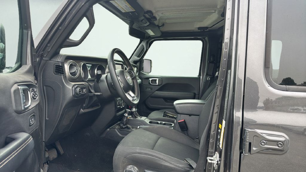 Used 2023 Jeep Gladiator Overland AWD/4WD image 16