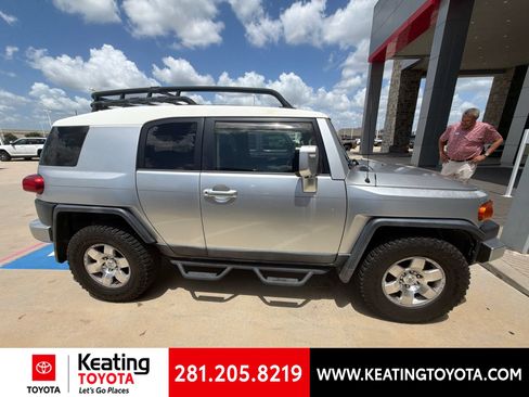 Used 2008 Toyota FJ Cruiser 4WD w/ Upgrade Pkg 1 image 4