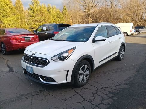 Used 2017 Kia Niro LX image 2