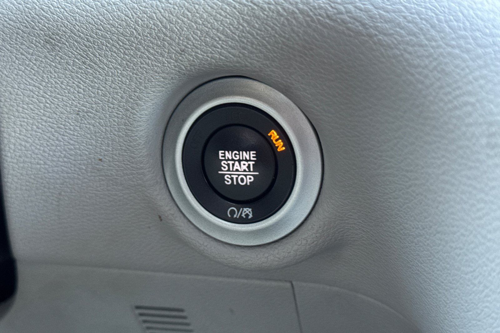 Used 2018 Chrysler Pacifica Touring-L FWD image 34