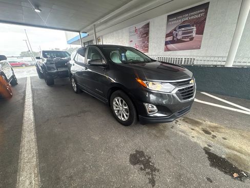 Used 2021 Chevrolet Equinox LS w/ LS Convenience Package FWD image 3