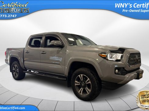 Used 2019 Toyota Tacoma TRD Sport w/ Technology Package AWD/4WD image 4