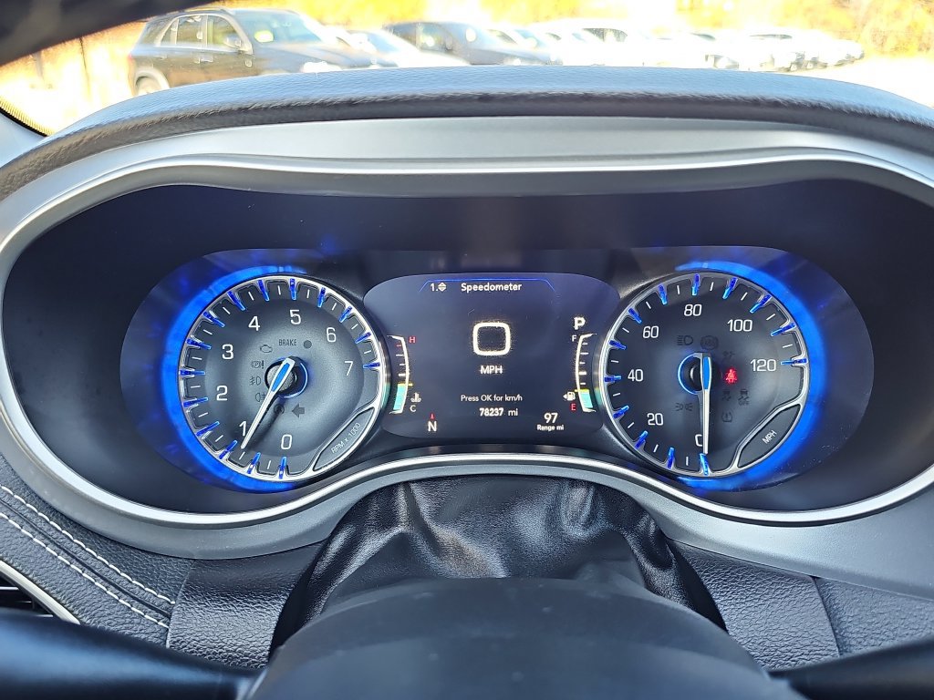 Used 2021 Chrysler Pacifica Touring-L w/ Premium & Safety Sphere Group FWD image 15
