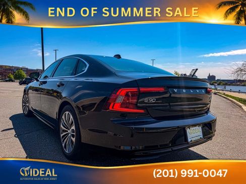 Used 2022 Volvo S90 B6 Momentum AWD/4WD image 6