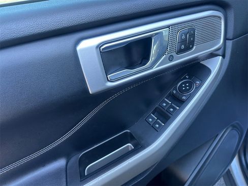 Used 2022 Ford Explorer Limited w/ Equipment Group 301A image 29