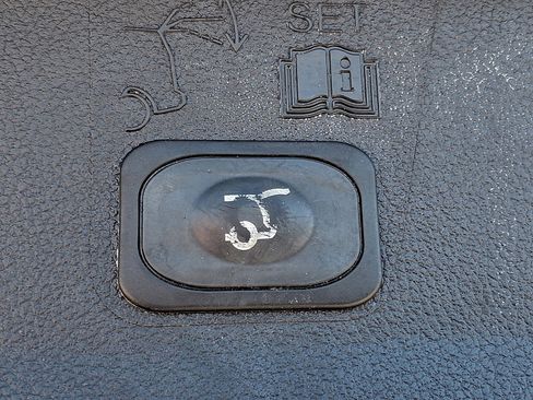 Used 2015 Ford Escape SE w/ Equipment Group 201A FWD image 29