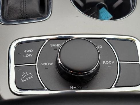 Used 2020 Jeep Grand Cherokee Limited image 32