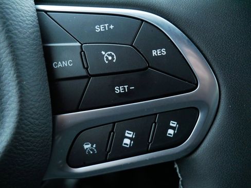 New 2026 Chrysler Pacifica Select image 16