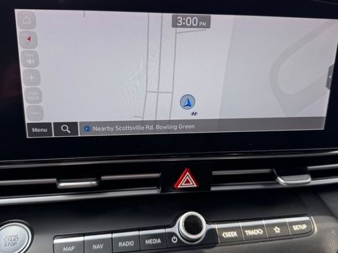 Used 2022 Hyundai Elantra Limited FWD image 18