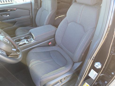 Used 2025 Honda Pilot Sport image 23