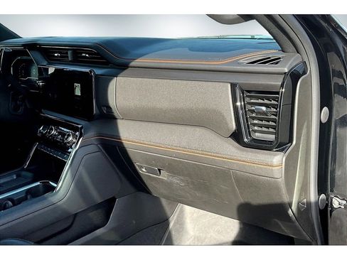 Used 2024 GMC Sierra 2500 AT4 w/ AT4 Premium Plus Package image 27