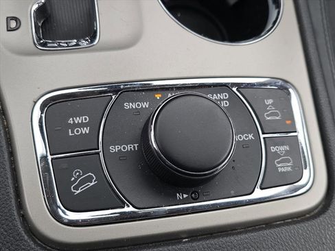 Used 2013 Jeep Grand Cherokee Overland image 9