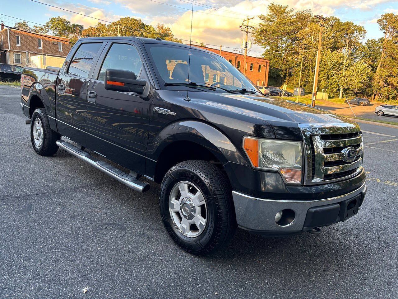 Used 2011 Ford F150 XLT w/ XLT Convenience Pkg AWD/4WD image 3