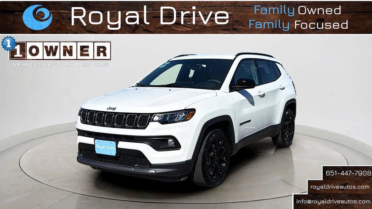 Used 2025 Jeep Compass Latitude w/ Altitude Special Edition AWD/4WD image 1