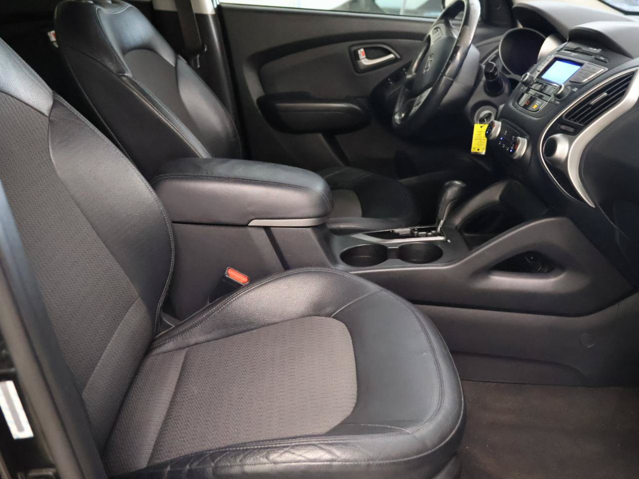 Used 2011 Hyundai Tucson GLS FWD image 12