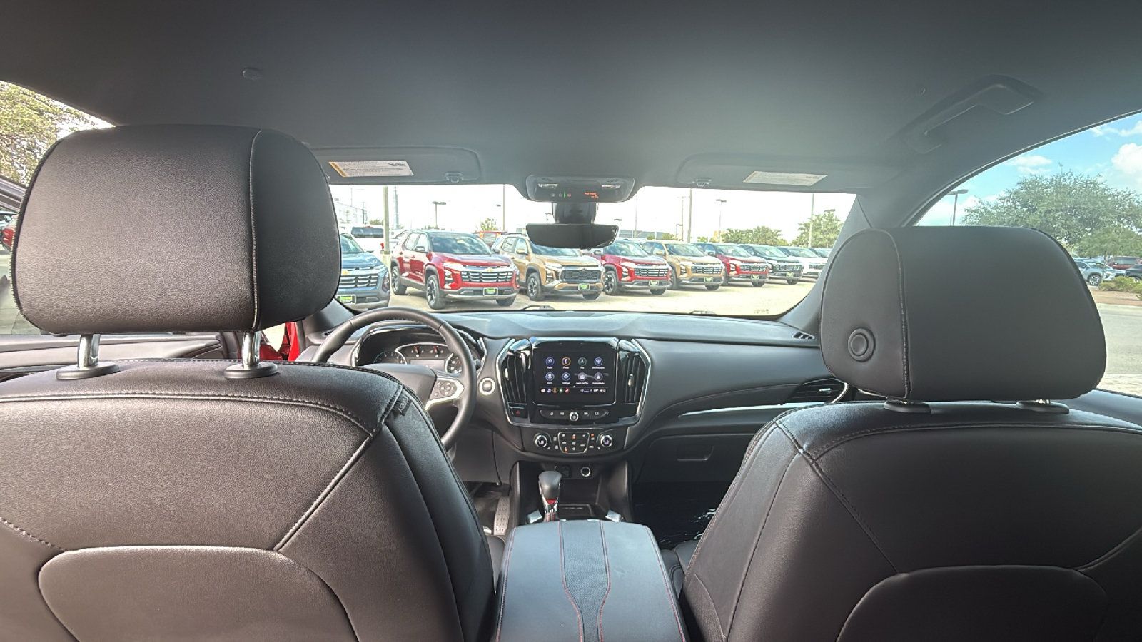 Used 2023 Chevrolet Traverse RS FWD image 24