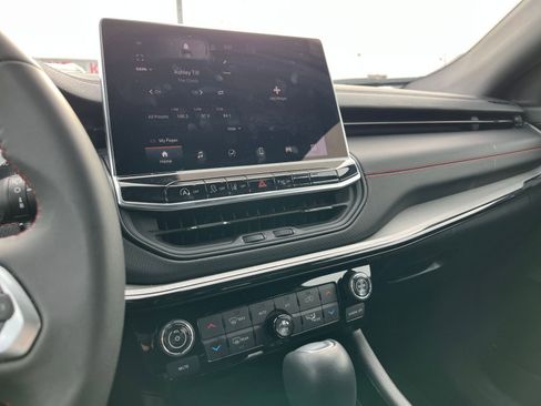 Used 2025 Jeep Compass Trailhawk image 20