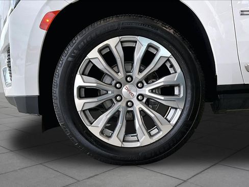 Used 2022 GMC Yukon XL Denali RWD image 10