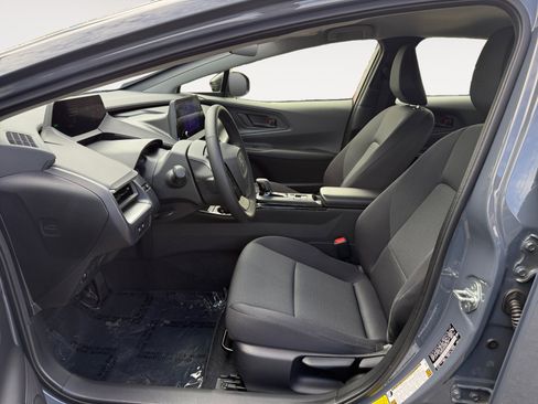 Used 2024 Toyota Prius LE FWD image 10