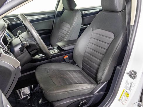 Used 2020 Ford Fusion SE FWD image 19