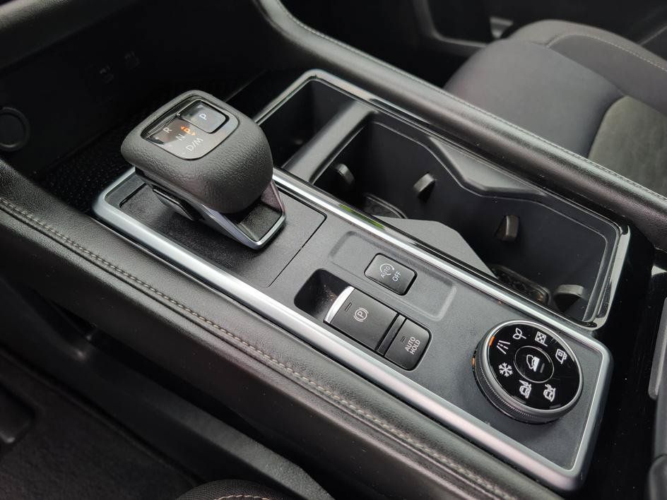 Used 2024 Nissan Pathfinder SV AWD/4WD image 26