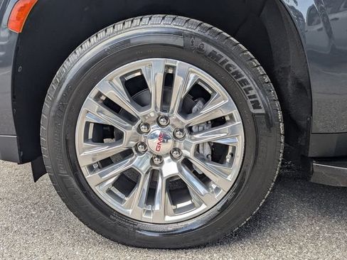 Used 2022 GMC Yukon XL Denali AWD/4WD image 10